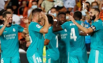 El Real Madrid sale líder de la Liga tras vencer al Valencia 1-2 en Mestalla