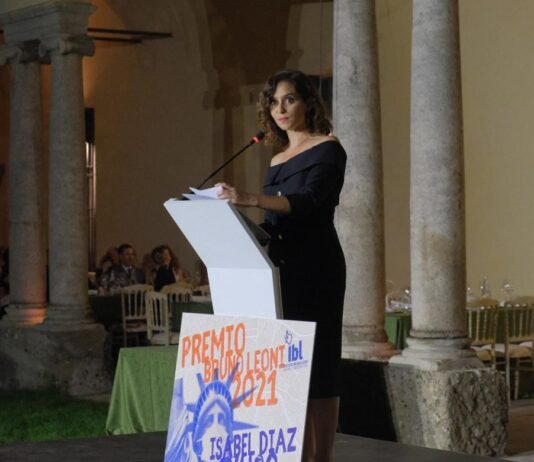 Díaz Ayuso recibe en Milán el premio «Llama de la Libertad» concedido por el Instituto Bruno Leoni