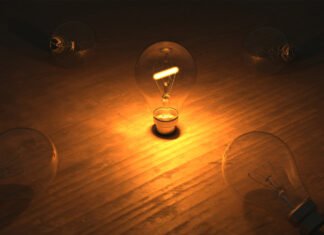 Agosto finaliza con la factura de la luz más cara de la historia: 93,10 euros para el usuario medio