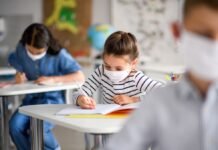 VOX pedirá en todas las regiones que se acabe con la imposición de las mascarillas en los colegios a los niños de hasta doce años