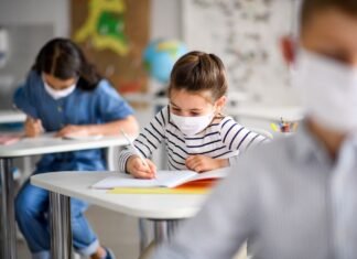 VOX pedirá en todas las regiones que se acabe con la imposición de las mascarillas en los colegios a los niños de hasta doce años