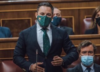 Abascal, a Sánchez: «Va a una mesa de negociación con golpistas y la moneda de cambio es España»