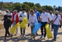 La Reina Doña Sofía participa en Alicante en una jornada de limpieza de playas