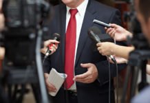 VOX denuncia a los medios de comunicación: «Los españoles, que pagan sus subvenciones, tienen derecho a saber la verdad»
