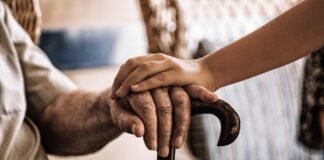 Junta y Ministerio de Derechos Sociales firman que Andalucía disponga de 450 millones de euros de fondos europeos para dependencia y discapacidad