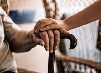 Junta y Ministerio de Derechos Sociales firman que Andalucía disponga de 450 millones de euros de fondos europeos para dependencia y discapacidad