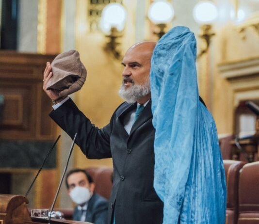 Sánchez del Real, al Gobierno: «¿Van a hablarles de diplomacia feminista y ecologista a los talibanes?»