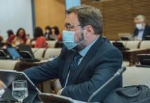 Zambrano (Vox), al Defensor del Pueblo: «Usted se encuentra sometido a los intereses socialistas»