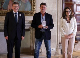 Ximo Puig destaca que la Distinción de la Generaliat a Mario Alberto Kempes reconoce su figura y su contribución al fútbol valenciano