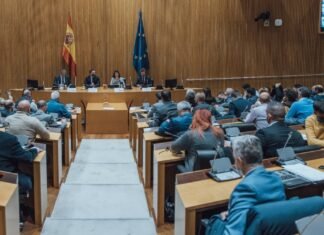 Abascal, a las FYCSE: «Estamos con vosotros de corazón. No permitiremos una ley que os desarme»