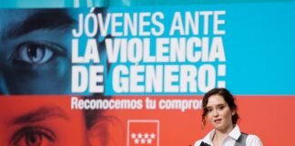 Díaz Ayuso llama a hacer un frente común para evitar que las jóvenes se conviertan en víctimas