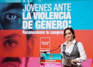Díaz Ayuso llama a hacer un frente común para evitar que las jóvenes se conviertan en víctimas