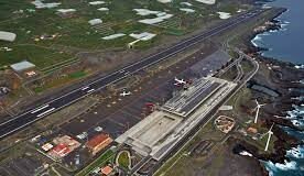 El aeropuerto de La Palma vuelve a recibir vuelos comerciales después de una semana inactivo por la erupción de Cumbre Vieja