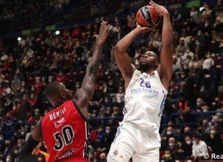 El Real Madrid da un golpe de autoridad en el Mediolanum Forum y cierra invicto la doble jornada de la Euroliga de baloncesto