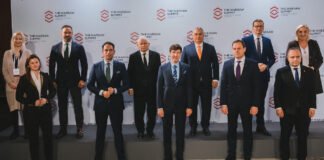 Orbán y Kaczynski aceptan la invitación de Abascal para celebrar la próxima cumbre de patriotas europeos en España