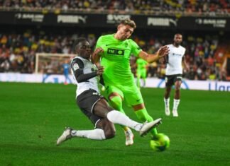 Un error arbitral asumido por el VAR impiden al Elche puntuar en Mestalla