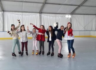 Los niños de Alicante ya disfrutan de la Navidad con una pista de hielo en la Plaza de Toros y un poblado del Polo Norte