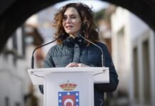 Díaz Ayuso garantiza el apoyo del Gobierno de Madrid a quienes sean señalados por denunciar presuntas corruptelas en los ayuntamientos