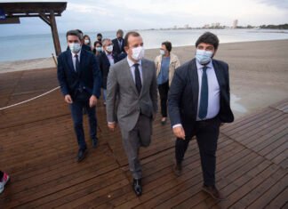 López Miras acude a Bruselas para pedir a las instituciones europeas que «se sumen a la protección y recuperación del Mar Menor»