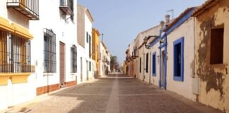 Alicante anuncia un plan de mejoras y restauración de fachadas de los barrios de San Antón, Raval Roig y Santa Faz