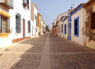 Alicante anuncia un plan de mejoras y restauración de fachadas de los barrios de San Antón, Raval Roig y Santa Faz