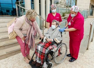 La Comunidad de Murcia suspende las visitas a residencias de mayores en la Región