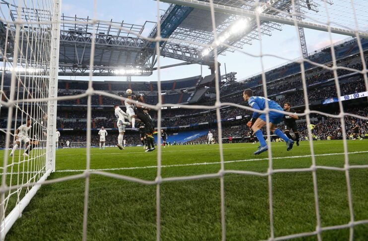 Real Madrid mantiene viva la lucha por el liderato de la Euroliga tras vencer al Valencia Basket