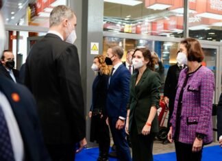 Díaz Ayuso acompaña a los Reyes en la inauguración de FITUR en su calidad de anfitriona