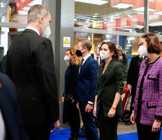 Díaz Ayuso acompaña a los Reyes en la inauguración de FITUR en su calidad de anfitriona