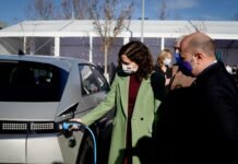 Díaz Ayuso inaugura en Pozuelo de Alarcón la mayor electrolinera de España con 46 puntos de recarga rápida y ultrarrápida
