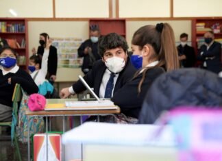 López Miras anuncia una nueva ayuda de 1.200 euros en Murcia para escolarizar niños de hasta 3 años