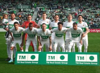 Un Elche pletórico frente al Alavés reparte felicidad a toda su afición en un día histórico en el Martínez Valero