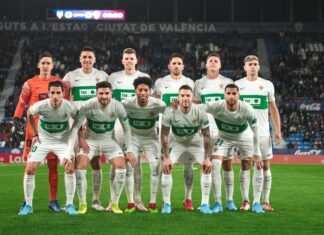 El Elche se diluye ante un Levante colista en una noche redonda de los granotas en el Ciudad de Valencia