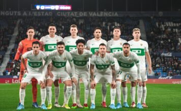 El Elche se diluye ante un Levante colista en una noche redonda de los granotas en el Ciudad de Valencia