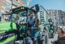 Los agricultores de Murcia salen a la calle en defensa de sus intereses con respaldo de López Miras y Abascal