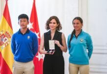 Díaz Ayuso recibe la Medalla de Oro al Mérito de la Federación de Golf de Madrid por su apoyo al deporte