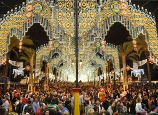 Moreno anima a visitar la Feria del Caballo de Jerez y a «saborear» la vitalidad de Andalucía