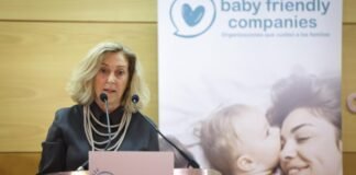 La Comunidad de Madrid ya ha concedido 1.700 ayudas de 500 euros mensuales a madres menores de 30 años