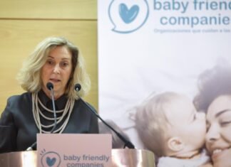 La Comunidad de Madrid ya ha concedido 1.700 ayudas de 500 euros mensuales a madres menores de 30 años