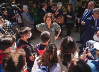 La Comunidad de Madrid participa en una campaña de Cruz Roja para ayudar en el inicio de curso escolar a las familias con menos recursos económicos