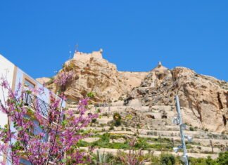 Alicante revivirá la historia del Castillo de Santa Bárbara en el puente de la Constitución