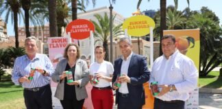 La Comunidad de Murcia cofinancia una campaña de promoción de la fruta de hueso regional entre los cruceristas llegados a Cartagena