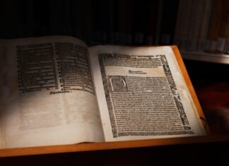 La Biblioteca Regional de Murcia expone la obra más antigua de su colección