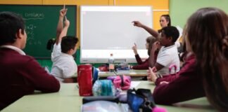 Díaz Ayuso anuncia que la Comunidad revisará los nuevos libros de texto para el curso 22/23 con un plan especial de la Inspección Educativa