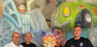 Los bomberos de Alicante supervisan la seguridad del monumento oficial de las Hogueras 2022