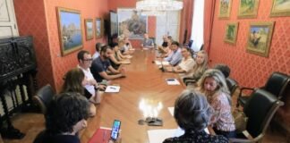 El alcalde de Alicante se reúne con el sector turístico para organizar las Hogueras 2023