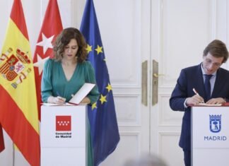 Díaz Ayuso firma un convenio para modernizar los servicios sociales de Madrid con nuevos Centros de Día y mejoras en las residencias