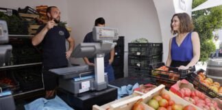 Díaz Ayuso reconoce el trabajo de agricultores y ganaderos madrileños que “nos recuerdan la importancia de la dieta mediterránea”