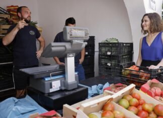 Díaz Ayuso reconoce el trabajo de agricultores y ganaderos madrileños que “nos recuerdan la importancia de la dieta mediterránea”