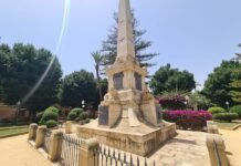 El Panteón de Quijano se cae a pedazos ante el abandono del Ayuntamiento de Alicante.